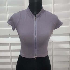 ANWND Pale Purple Short Sleeve Zip Front Crop top, Size S/M
